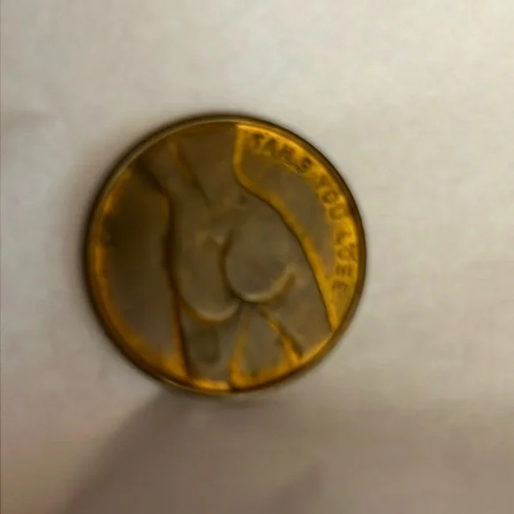 Vintage novelty coin, shiny brass Heads I win, Tails You Lose. 1960's - Picture 2 of 4